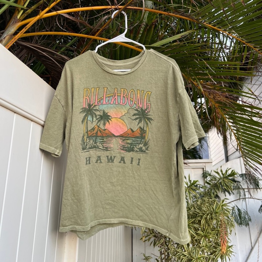 SIZE Medium Billabong T Shirt